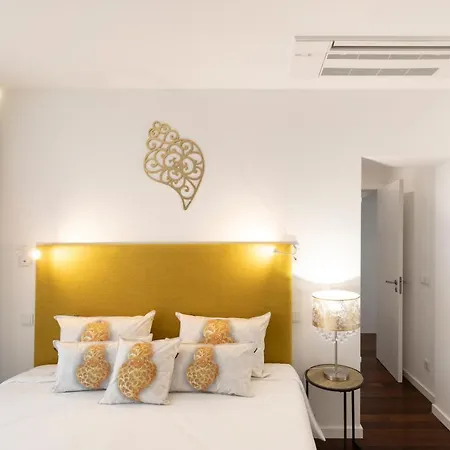 Avenida Apartment *